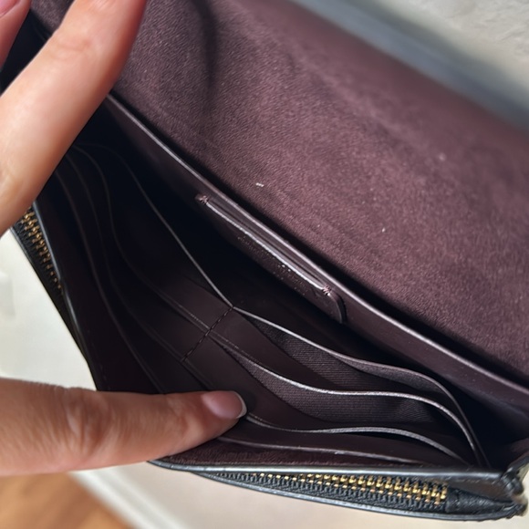 Genuine snakeskin and refined calf leather
Eight credit card slots - Picture 8 of 9